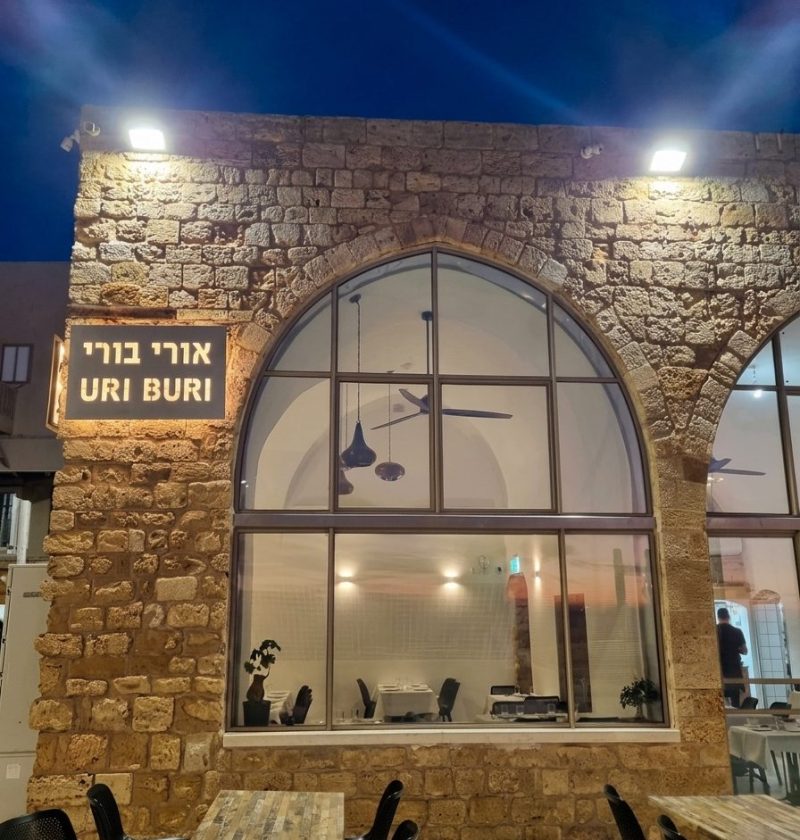 המסעדה בשעות הערב לאחר השיפוץ