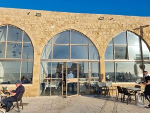 המסעדה באור יום לאחר השיפוץ