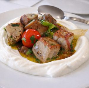 טונה על יוגורט