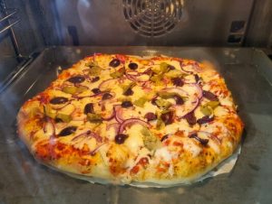 הפיצה בתנור 