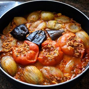 מגוון ירקות ממולאים