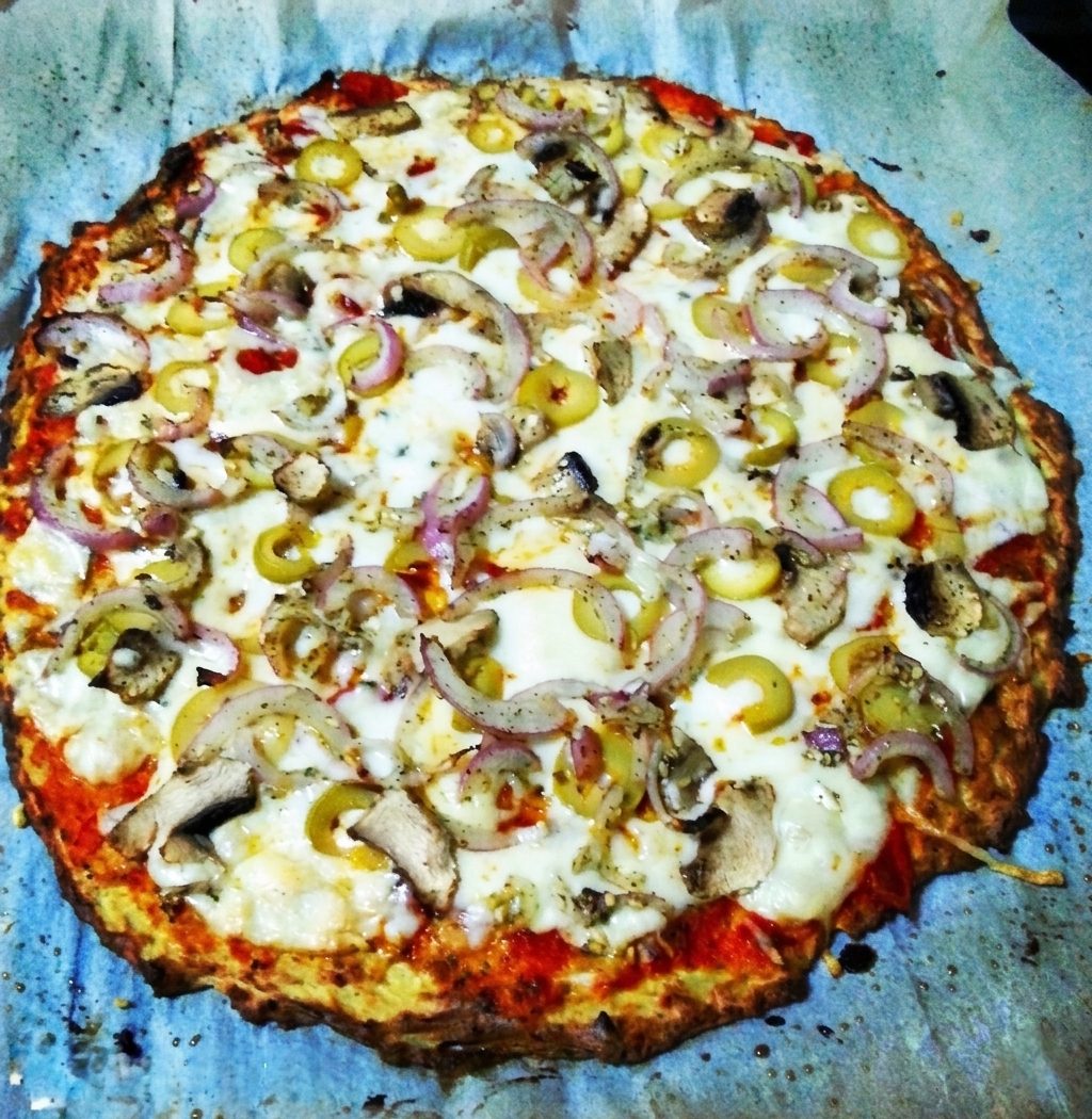 אם הייתי אומרת לכם שהבצק של הפיצה הזאת עשוי מכרובית – הייתם מאמינים???