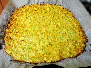 התחתית של הפיצה לאחר שיצאה מהתנור