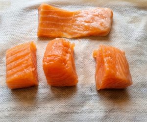 שלב שלישי- את החלק העבה מחלקים ל-3 קוביות